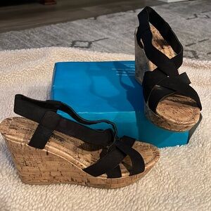 Women’s wedge shoe